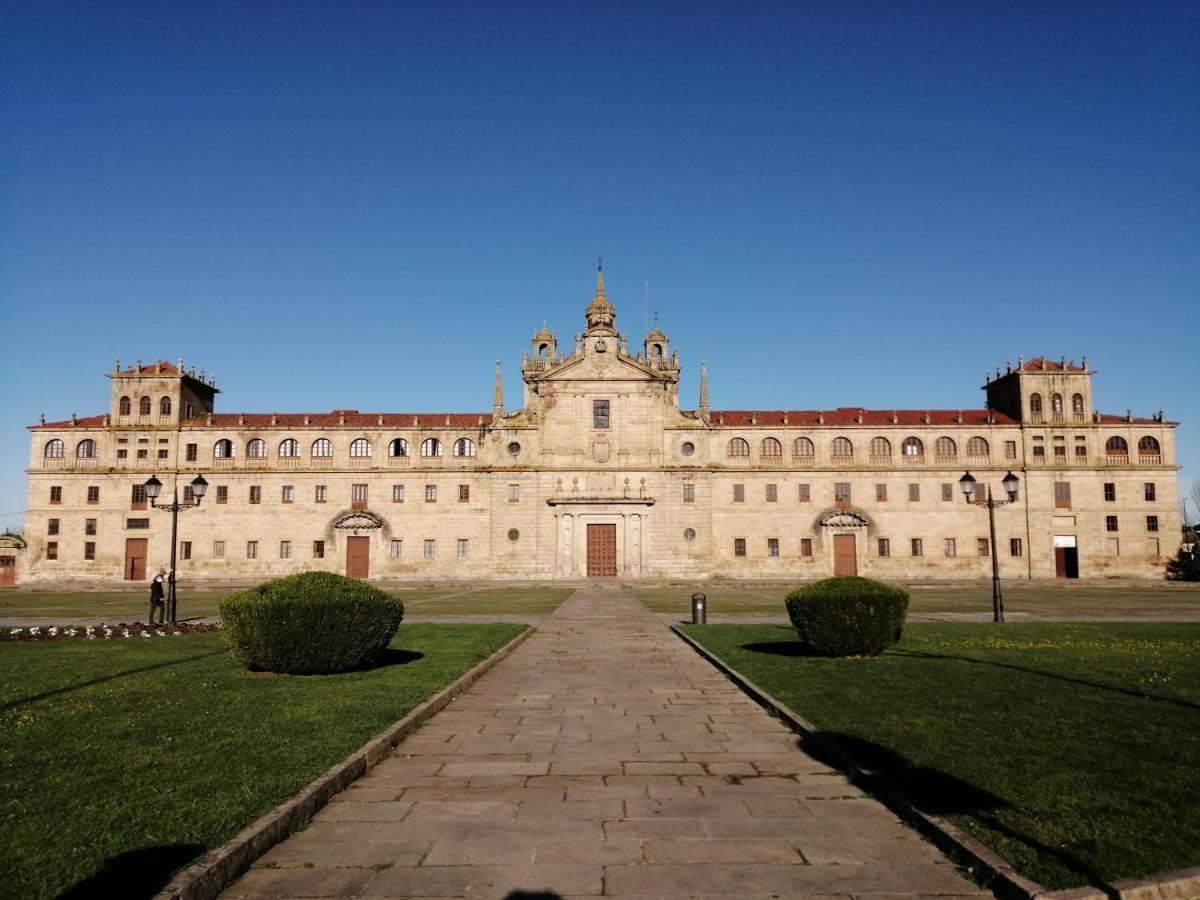 Apartamento Lemavos Monforte De Lemos Buitenkant foto